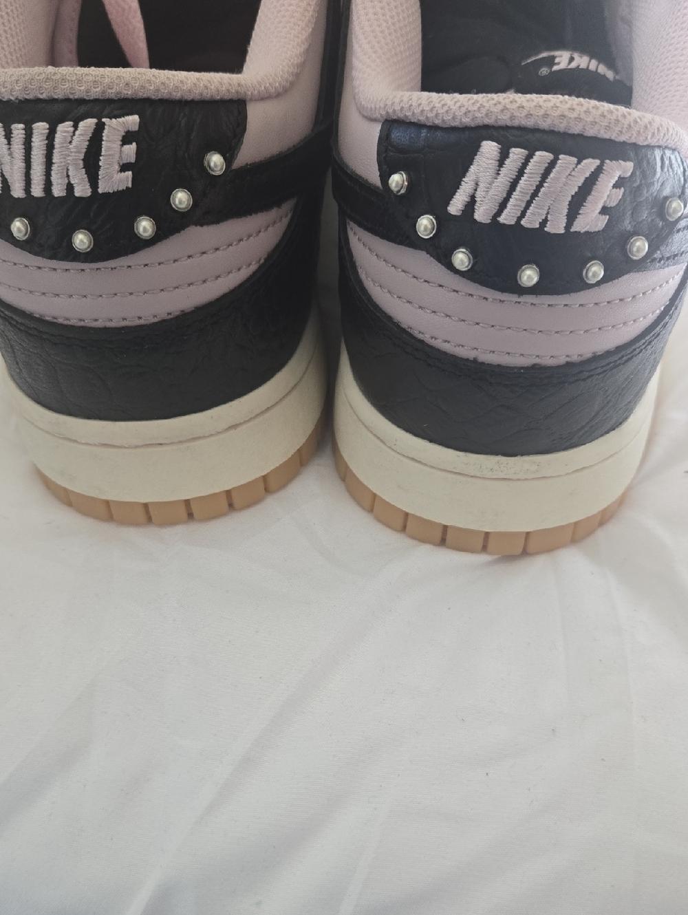 Nike Dunk Low Pink and Black Croc-Textured Size 10 EXCELLENT CONDITON - Picture 6 of 8